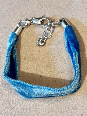 🆕Listing! Brighton Scarlett bracelet Dusty blue velvet charm holder Retired